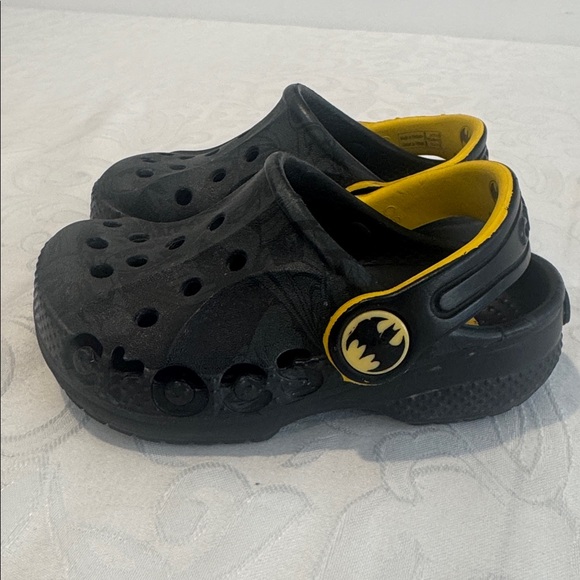 🌟3/$15🌟 Batman Crocs. Size C6 - Picture 3 of 7